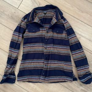 Women’s navy Patagonia organic cotton sweater in a size 4 in great condition